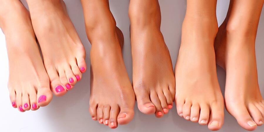Pés sans despois do tratamento de fungos nas unhas